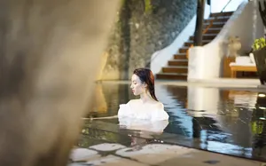 蕙心玥泳池唯美写真图片_8