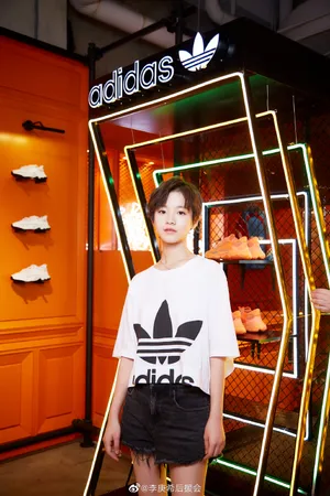 李庚希运动风甜美活动照图片_1