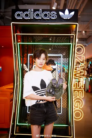 李庚希运动风甜美活动照图片_3
