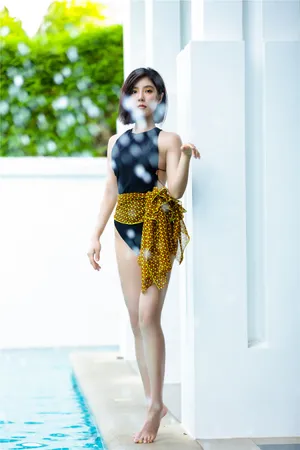 赵奕欢湿发性感大秀美腿写真图片