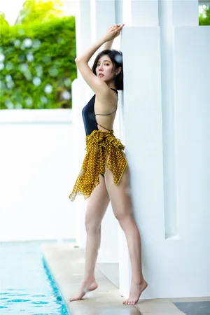 赵奕欢湿发性感大秀美腿写真图片_2