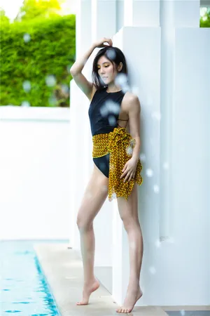 赵奕欢湿发性感大秀美腿写真图片_4