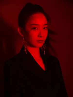朱颜曼滋时尚大气写真图片_7