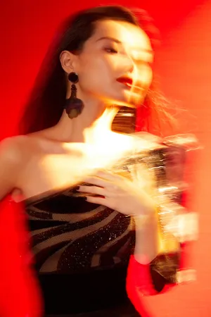 钟楚曦妩媚红唇性感写真图片_2