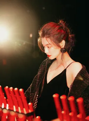 李蔓瑄性感优雅光影写真图片_7