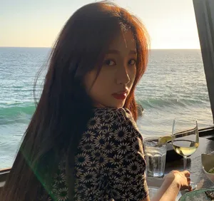 虞书欣海上甜美自拍图片_3