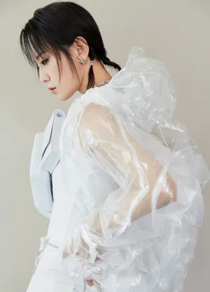 周笔畅纯白优雅时尚写真图片