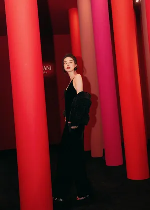李蔓瑄红唇性感妩媚写真图片
