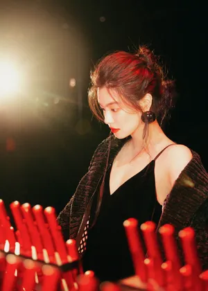 李蔓瑄红唇性感妩媚写真图片_3