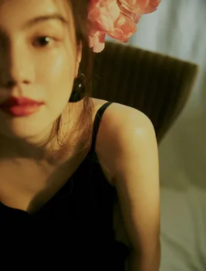 李蔓瑄红唇性感妩媚写真图片_4