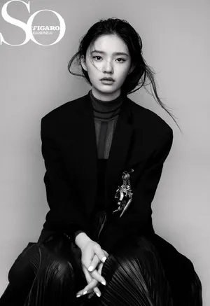 林允接吻唇性感时尚写真图片