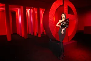 钟楚曦烈焰红唇妩媚活动图片_2