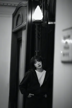 阚清子简约随性黑白写真图片_6