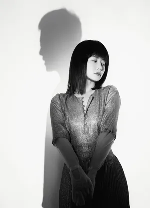 谭卓优雅黑白质感写真图片_8