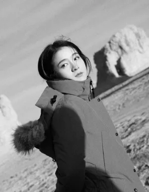 张雪迎明艳靓丽写真图片