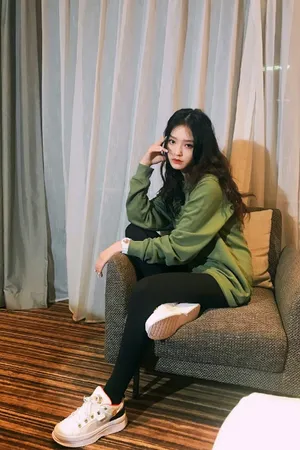 林允优雅时尚写真图片_2