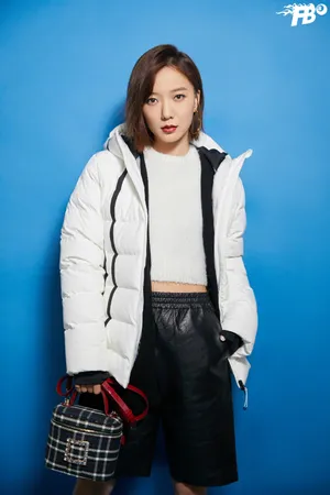 王珞丹羽绒服个性时尚写真图片