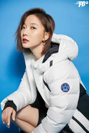王珞丹羽绒服个性时尚写真图片_3