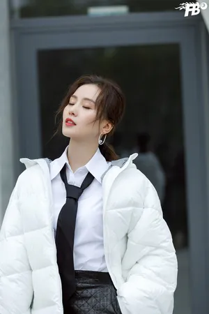 刘诗诗简约时髦街拍图片_5