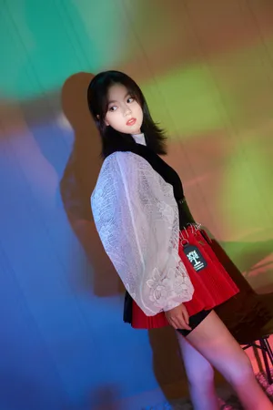 赵今麦朦胧光影写真图片