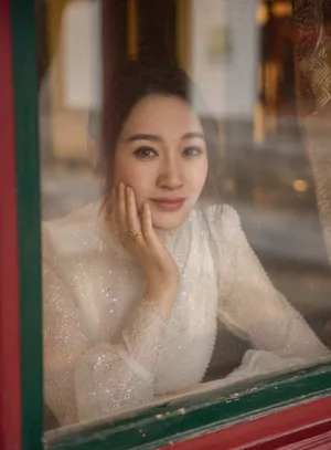李小冉优雅随性写真图片