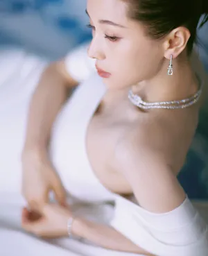 王子文优雅气质性感写真图片_2