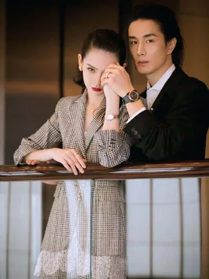戚薇银色闪钻西装率性写真图片_4