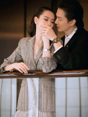 戚薇银色闪钻西装率性写真图片_5