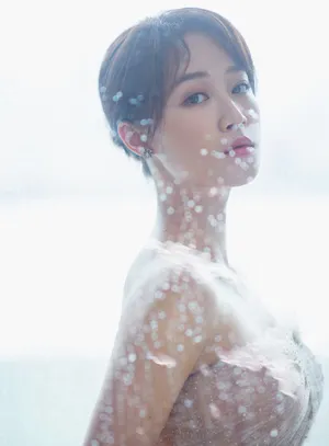 蓝盈莹优雅灵动写真图片_9
