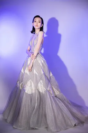 王鸥高腰露背纱裙性感图片写真