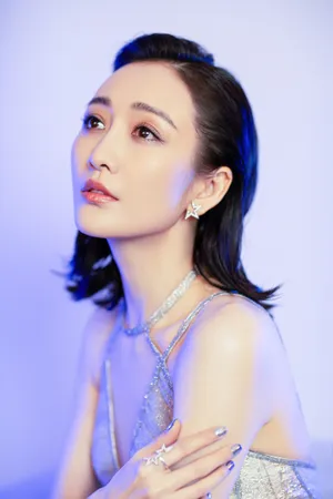 王鸥高腰露背纱裙性感图片写真_5