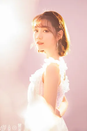 火箭少女101仙气白裙写真图片