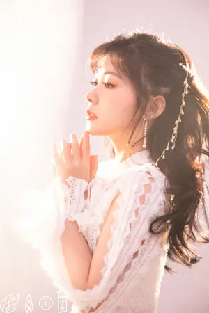 火箭少女101仙气白裙写真图片_3