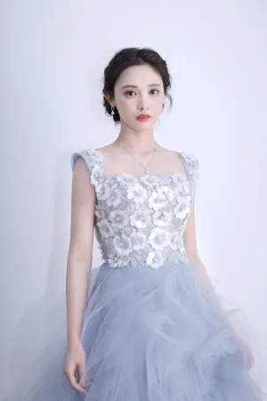 彭小苒艾莎造型性感图片