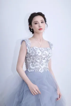 彭小苒艾莎造型性感图片_3