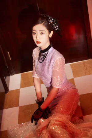 邢菲依萍造型优雅活动照图片