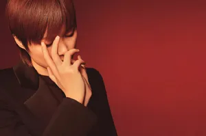 李宇春简洁画风质感写真图片_3