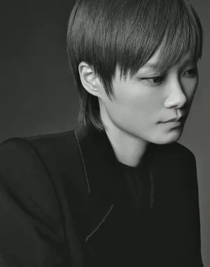 李宇春简洁画风质感写真图片_4