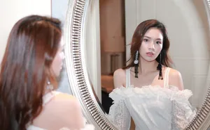 黄英白裙优雅甜美写真图片_5