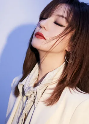 赵薇朦胧光影泪妆写真图片_4
