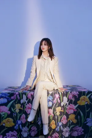 赵薇朦胧光影泪妆写真图片_6