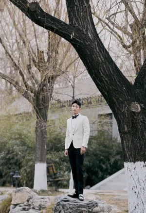 黄景瑜简约帅气写真图片_3