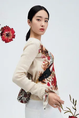 杨采钰优雅温婉写真图片_2