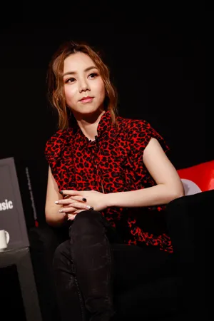 邓紫棋豹纹时尚靓丽写真图片