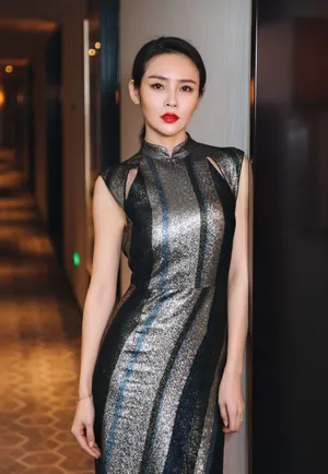 于明加曼妙身姿诱人性感图片_1