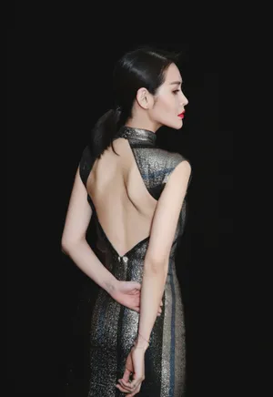 于明加曼妙身姿诱人性感图片_2