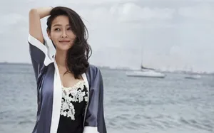 于明加蕾丝睡衣性感诱人写真