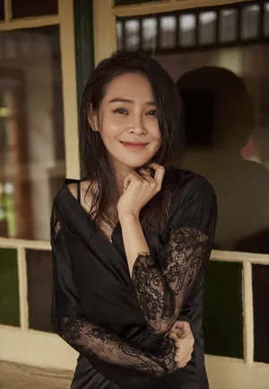 于明加蕾丝睡衣性感诱人写真_4