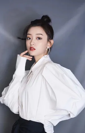 罗予彤妩媚红唇写真图片_3