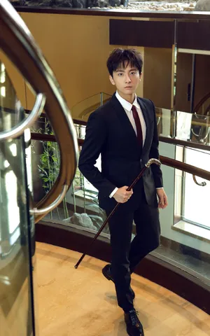 牛骏峰帅气英伦风西装写真图片_6